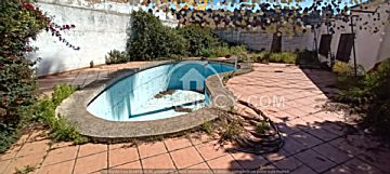 Foto Venta de casa con piscina y terraza en Alcalá de Guadaíra, Campo de Las Beatas.